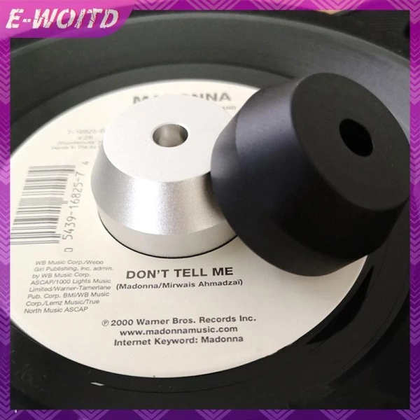 Đối với bản ghi EP 7 inch, đường kính đĩa chỉ khoảng 17 cm, do vậy mỗi lỗi nhỏ trong việc truyền lực sẽ dễ dàng lộ ra. (Ảnh 2) Đối với bản ghi EP 7 inch, đường kính đĩa chỉ khoảng 17 cm, do vậy mỗi lỗi nhỏ trong việc truyền lực sẽ dễ dàng lộ ra. (Ảnh 2)