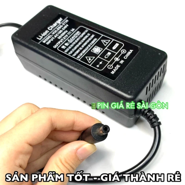 Quạt, dù hiệu quả trong việc làm mát, lại tiêu tốn một lượng điện năng nhất định (khoảng 0.1‑0.3 A). (Ảnh 2)