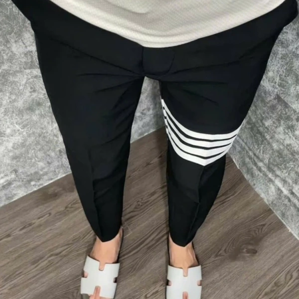 Mỗi người có những tiêu chí riêng khi mua quần tây: một số chú trọng vào thiết kế, một số khác lại ưu tiên độ thoải mái. (Ảnh 4)