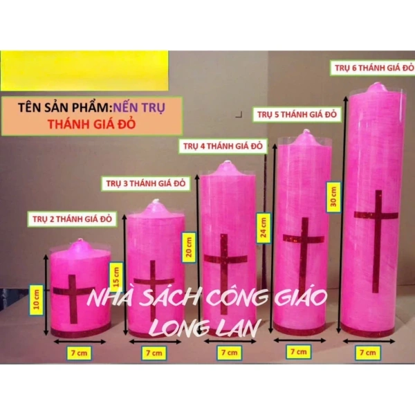 Ánh sáng hồng nhẹ nhàng trong buổi lễ khiến người tham dự bất ngờ nhận ra ý nghĩa sâu kín của sự đơn sơ - Ảnh 1