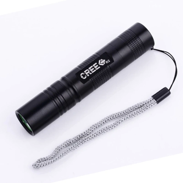 Trong các lựa chọn thị trường, đèn pin Đèn pin siêu sáng YM‑S5 LED Q5 – pin 18650 có thể sạc lại (giá hiện tại 88 000 VND) là một mẫu đáp ứng đầy đủ các tiêu chuẩn trên, đồng thời có giá hợp lý cho người mới bắt đầu lẫn những người đã có kinh nghiệm cắm trại. (Ảnh 4)