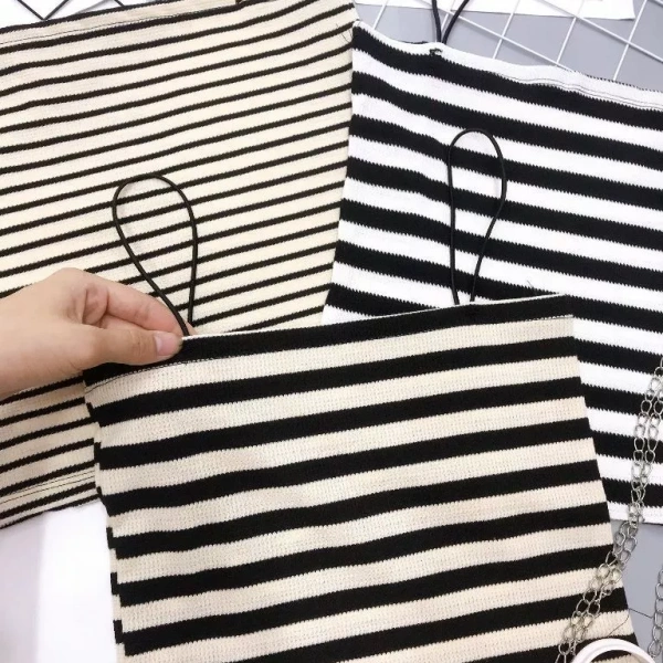 Áo đa màu thường gồm từ 3–7 màu cơ bản, mỗi màu có sắc thái riêng và độ bão hòa khác nhau. (Ảnh 2)