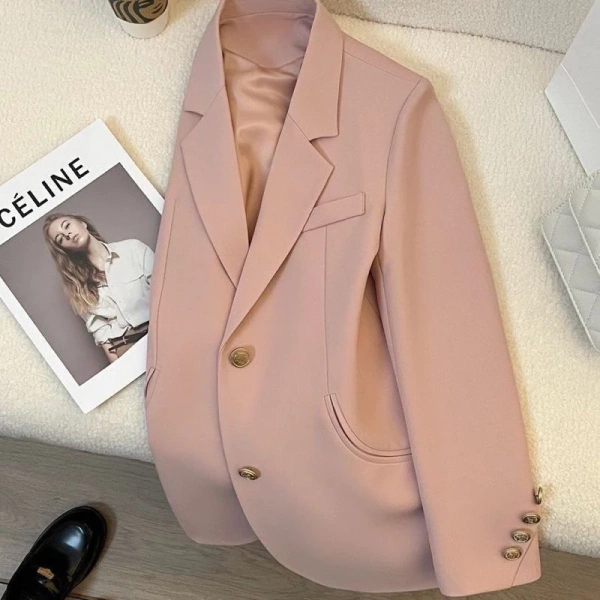 Đối với những ai đang tìm kiếm một chiếc áo blazer size lớn, đa màu sắc và giá cả hợp lý, Áo Véc Sẵn, Áo Blazer big size, 4 màu cực dễ phối là một lựa chọn đáng cân nhắc. (Ảnh 5)