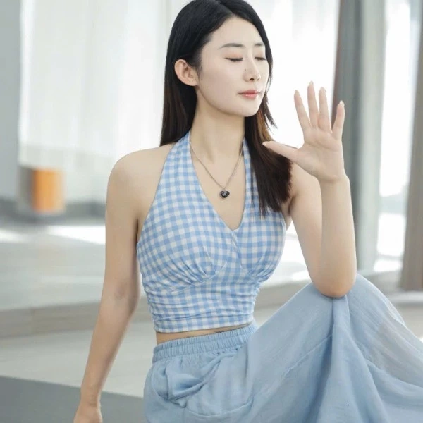 Thun lạnh thường được làm từ hỗn hợp cotton và các sợi tổng hợp có khả năng hút ẩm nhanh, đưa hơi ẩm ra bên ngoài bề mặt vải. (Ảnh 2) Thun lạnh thường được làm từ hỗn hợp cotton và các sợi tổng hợp có khả năng hút ẩm nhanh, đưa hơi ẩm ra bên ngoài bề mặt vải. (Ảnh 2)