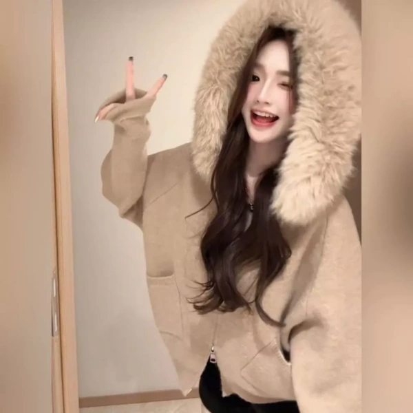 Chiếc áo cardigan mà chúng ta đang nói tới không chỉ là một món đồ áo dài tay bình thường. (Ảnh 2)