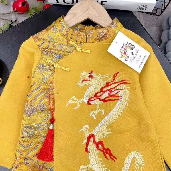Những ưu điểm trên đồng thời cũng tiềm ẩn một khuyết điểm: nhung lì có độ dày và trọng lượng không hề nhẹ. (Ảnh 2) Những ưu điểm trên đồng thời cũng tiềm ẩn một khuyết điểm: nhung lì có độ dày và trọng lượng không hề nhẹ. (Ảnh 2)