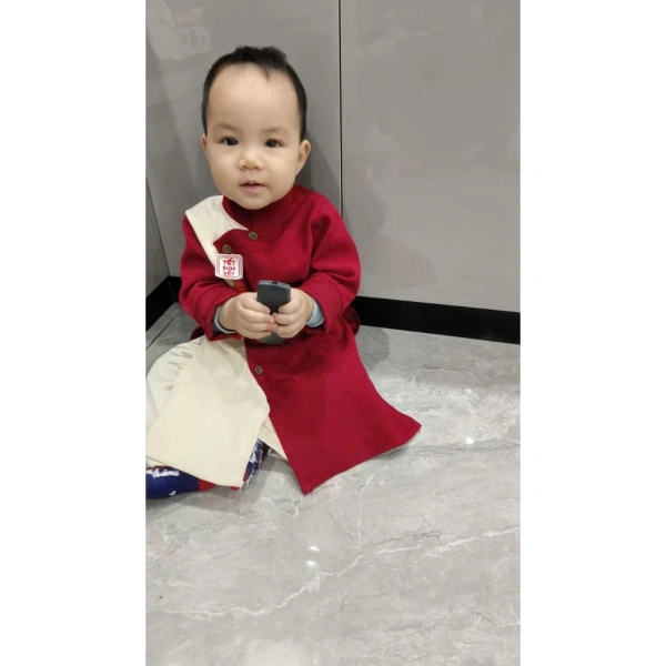 Việc chọn size không chỉ dựa trên cân nặng mà còn phụ thuộc vào chiều cao và vòng ngực của bé. (Ảnh 3) Việc chọn size không chỉ dựa trên cân nặng mà còn phụ thuộc vào chiều cao và vòng ngực của bé. (Ảnh 3)