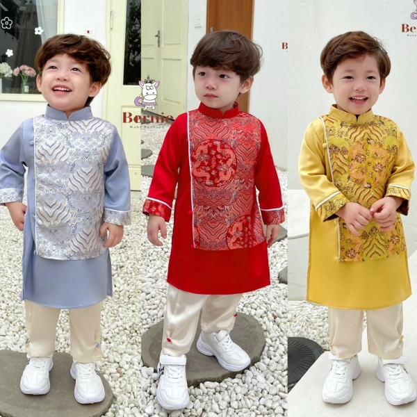 Trong số những mẫu áo dài cách tân đang được ưa chuộng, “Bộ áo dài Tết bé trai Bernie phối gấm rồng” là một lựa chọn đáng cân nhắc cho các bậc cha mẹ muốn con mình vừa duyên dáng, vừa tự do khi chơi đùa. (Ảnh 5)