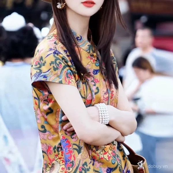 Màu trơn luôn là lựa chọn an toàn nhưng lại có sức mạnh thay đổi tâm trạng của người mặc. (Ảnh 2) Màu trơn luôn là lựa chọn an toàn nhưng lại có sức mạnh thay đổi tâm trạng của người mặc. (Ảnh 2)