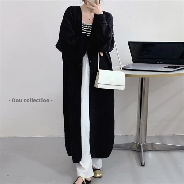 Trong số các mẫu áo oversize đang “đi hot” hiện nay, Áo Mangto Trơn Dài Tay Unisex, Form Rộng Oversize, Chất Dày Ấm, Basic Thanh Lịch (mã TA092) là một ví dụ điển hình thể hiện sự cân bằng giữa tính thời trang và tính năng giữ ấm. (Ảnh 3)