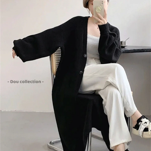 Khi áo dài tay oversize đã sẵn sàng thay thế áo khoác, việc biết cách “mix & match” sẽ giúp bạn tối đa hoá phong cách. (Ảnh 4)