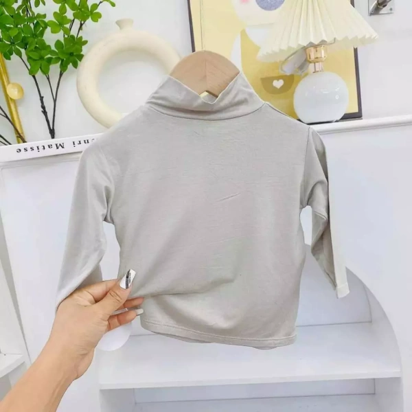 Khi những yếu tố này cộng hưởng, bé sẽ phản ứng bằng cách lắc lư, bứt rụng áo, hoặc thậm chí ngáy nhẹ do khó thở – dấu hiệu cho thấy cơ thể đang cố gắng giảm nhiệt nhanh nhất có thể. (Ảnh 2) Khi những yếu tố này cộng hưởng, bé sẽ phản ứng bằng cách lắc lư, bứt rụng áo, hoặc thậm chí ngáy nhẹ do khó thở – dấu hiệu cho thấy cơ thể đang cố gắng giảm nhiệt nhanh nhất có thể. (Ảnh 2)