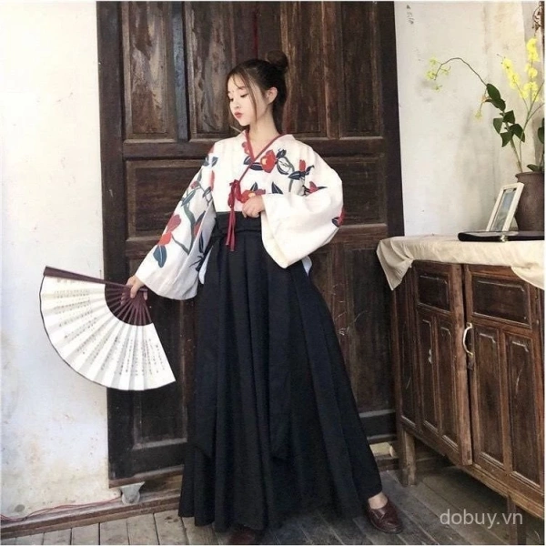 Hầu hết các mẫu retro hiện nay sử dụng vải nhung, satin hoặc polyester có độ bóng cao để tôn lên màu sắc và họa tiết. (Ảnh 2)