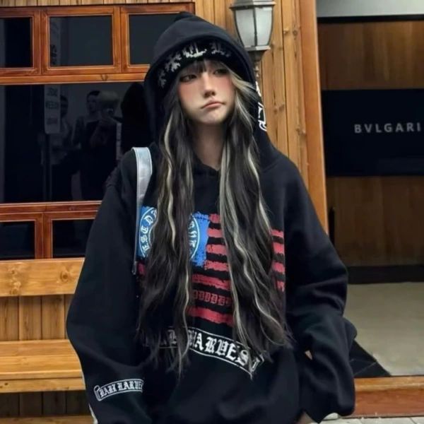 Khi quyết định mua một chiếc hoodie cho mục đích học tập và đi chơi, yếu tố chất lượng vải và thiết kế unisex là những tiêu chí không thể bỏ qua. (Ảnh 3) Khi quyết định mua một chiếc hoodie cho mục đích học tập và đi chơi, yếu tố chất lượng vải và thiết kế unisex là những tiêu chí không thể bỏ qua. (Ảnh 3)
