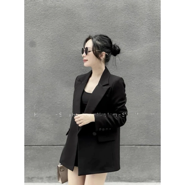 Đệm vai là yếu tố tạo nên “độ dày” cho áo, giúp vai không bị ẩm mát khi trời lạnh. (Ảnh 2)
