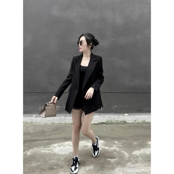 Không phải lúc nào cũng cần “đệm vai” để giữ ấm. (Ảnh 3)