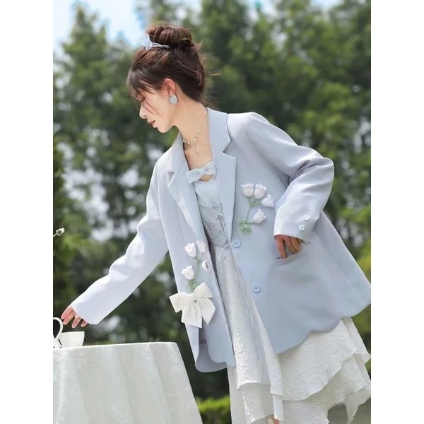Áo khoác blazer dáng rộng màu xanh thời trang Hàn Quốc khiến bạn vừa tỏa sáng, vừa gặp bất ngờ khi bảo quản - Ảnh 1