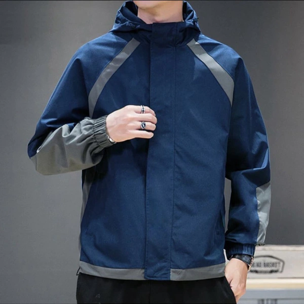 Mặc dù mang lại ưu điểm rõ ràng về độ ấm, nhưng áo khoác dày vẫn còn một số hạn chế đáng lưu ý, đặc biệt là đối với những người thường xuyên di chuyển bằng xe đạp, xe máy hoặc đi bộ đường dài. (Ảnh 3)