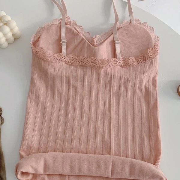 Để đưa ra quyết định sáng suốt, chúng ta sẽ so sánh nhanh các kiểu áo ren phổ biến dựa trên tiêu chí “vẻ nhẹ nhàng” và “độ thoải mái”. (Ảnh 4)