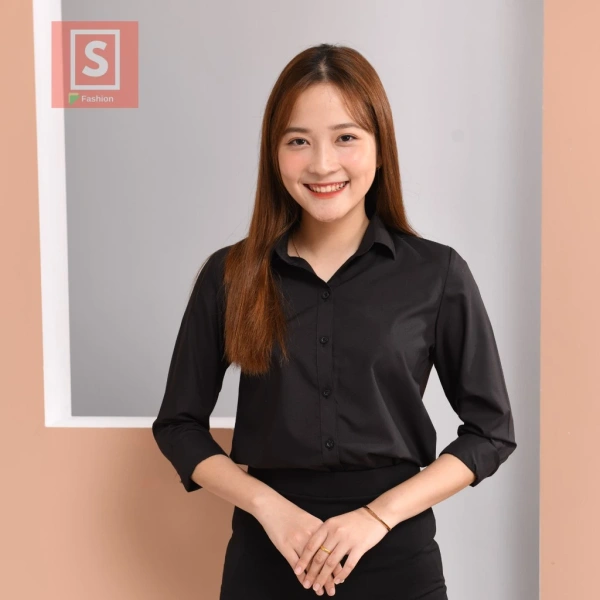 Để hiểu rõ vì sao tay áo có thể gây cảm giác bó hẹp, chúng ta cần xem xét hai yếu tố quan trọng: công nghệ cắt may và chất liệu vải. (Ảnh 3)