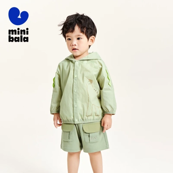 Một số nhà sản xuất hiện nay quảng cáo “điều hòa nhiệt” cho áo trẻ em, nhưng không phải loại nào cũng mang lại hiệu quả thực sự. (Ảnh 4) Một số nhà sản xuất hiện nay quảng cáo “điều hòa nhiệt” cho áo trẻ em, nhưng không phải loại nào cũng mang lại hiệu quả thực sự. (Ảnh 4)