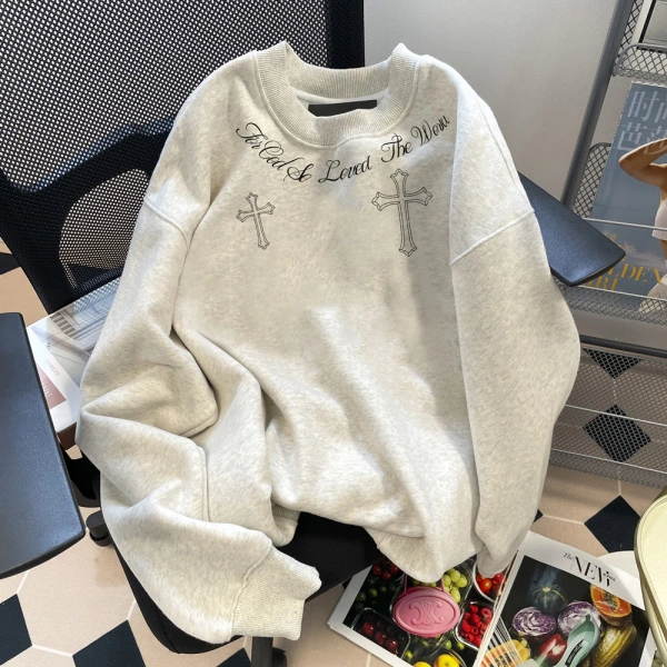 Áo sweater oversize 320 g/m²: Khi chất liệu mềm mại và họa tiết in độc đáo làm thay đổi cảm giác ấm áp giữa mùa thu - Ảnh 3 Áo sweater oversize 320 g/m²: Khi chất liệu mềm mại và họa tiết in độc đáo làm thay đổi cảm giác ấm áp giữa mùa thu - Ảnh 3