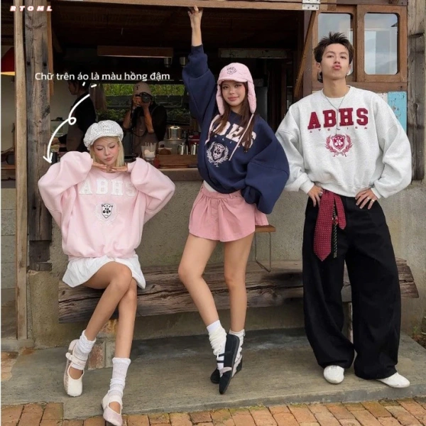 Áo sweater rộng nhẹ như cotton nhưng giữ ấm bất ngờ, thay đổi cách chọn áo mùa thu - Ảnh 1