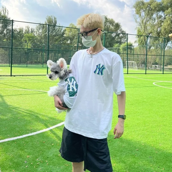 Áo thun cotton mùa hè cho chó con giữ mát nhưng lại hạn chế chuyển động khi chúng muốn chơi - Ảnh 1 Áo thun cotton mùa hè cho chó con giữ mát nhưng lại hạn chế chuyển động khi chúng muốn chơi - Ảnh 1