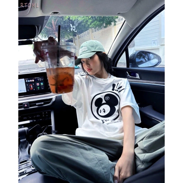 Áo thun nữ cotton 100% rộng tay lỡ: Khi cảm giác thoải mái vượt qua mọi kỳ vọng - Ảnh 1 Áo thun nữ cotton 100% rộng tay lỡ: Khi cảm giác thoải mái vượt qua mọi kỳ vọng - Ảnh 1