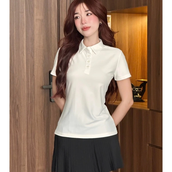Áo thun polo thể thao nữ cotton mềm mịn giữ form ban đầu, nhưng viền cổ dễ co lại sau các lần giặt thường. - Ảnh 1 Áo thun polo thể thao nữ cotton mềm mịn giữ form ban đầu, nhưng viền cổ dễ co lại sau các lần giặt thường. - Ảnh 1