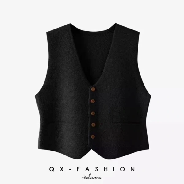 Áo ghi lê thường được thiết kế dày dặn, có các chi tiết xếp lớp, lỗ gờ, hoặc họa tiết chấm bi. (Ảnh 2) Áo ghi lê thường được thiết kế dày dặn, có các chi tiết xếp lớp, lỗ gờ, hoặc họa tiết chấm bi. (Ảnh 2)