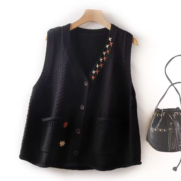 Áo vest dệt kim phong cách retro ấm áp, nhưng lớp áo len bên ngoài lại khiến không khí bên trong ngột ngạt vào buổi tối. - Ảnh 5 Áo vest dệt kim phong cách retro ấm áp, nhưng lớp áo len bên ngoài lại khiến không khí bên trong ngột ngạt vào buổi tối. - Ảnh 5