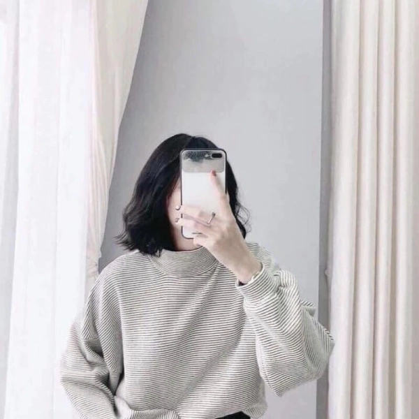 Một cách đơn giản để đánh giá ưu nhược điểm là đặt áo freesize cạnh các mẫu áo có size cụ thể (S, M, L,…). (Ảnh 2)