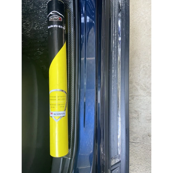 Film PPF (Paint Protection Film) là lớp màng bảo vệ trong suốt được thiết kế đặc biệt để chịu được va chạm nhẹ và chống lại tác động của môi trường. (Ảnh 3) Film PPF (Paint Protection Film) là lớp màng bảo vệ trong suốt được thiết kế đặc biệt để chịu được va chạm nhẹ và chống lại tác động của môi trường. (Ảnh 3)
