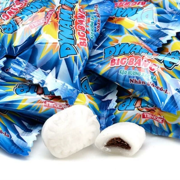 Khi nói đến sự cân bằng giữa bạc hà và socola, sản phẩm Kẹo Bạc Hà Nhân Socola Dynamite Bigbang là một minh chứng đáng chú ý. (Ảnh 4) Khi nói đến sự cân bằng giữa bạc hà và socola, sản phẩm Kẹo Bạc Hà Nhân Socola Dynamite Bigbang là một minh chứng đáng chú ý. (Ảnh 4)