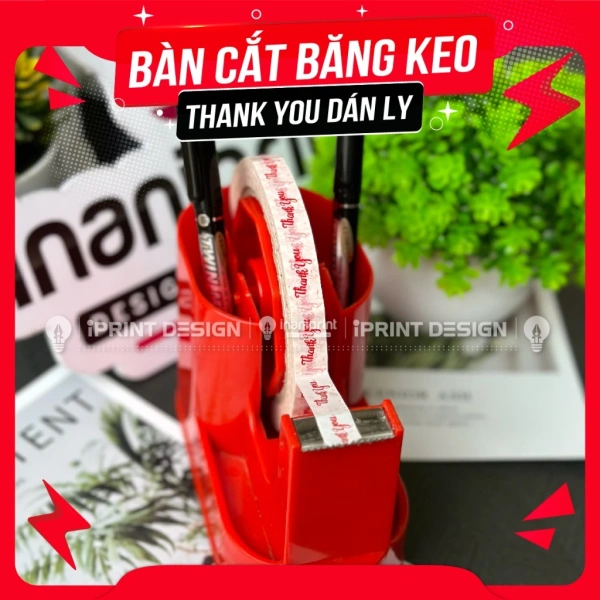 Để hiểu rõ lợi ích thực tiễn, chúng ta có thể so sánh bàn cắt băng keo nhỏ với hai phương pháp phổ biến nhất hiện nay: dùng kéo và dùng dao cắt thủ công. (Ảnh 2)
