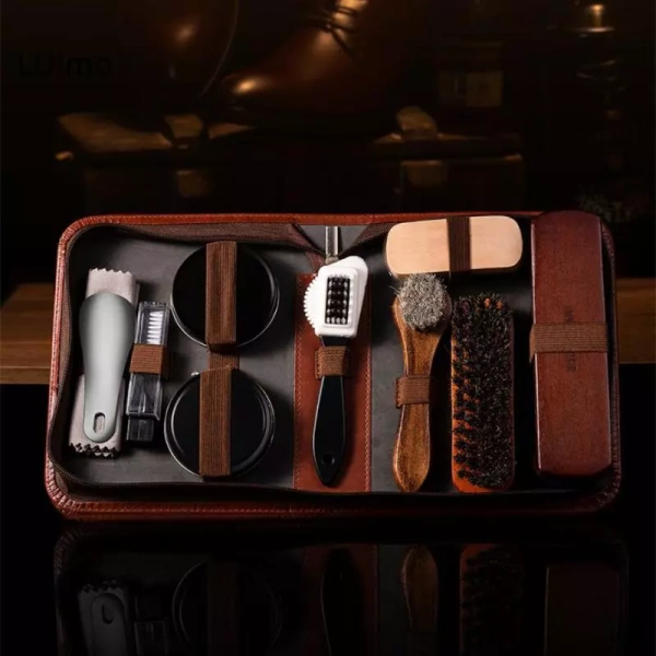 Bàn chải da và shoehorn trong việc duy trì độ bóng của giày: chi tiết nhỏ mà nhiều người thường quên - Ảnh 1 Bàn chải da và shoehorn trong việc duy trì độ bóng của giày: chi tiết nhỏ mà nhiều người thường quên - Ảnh 1