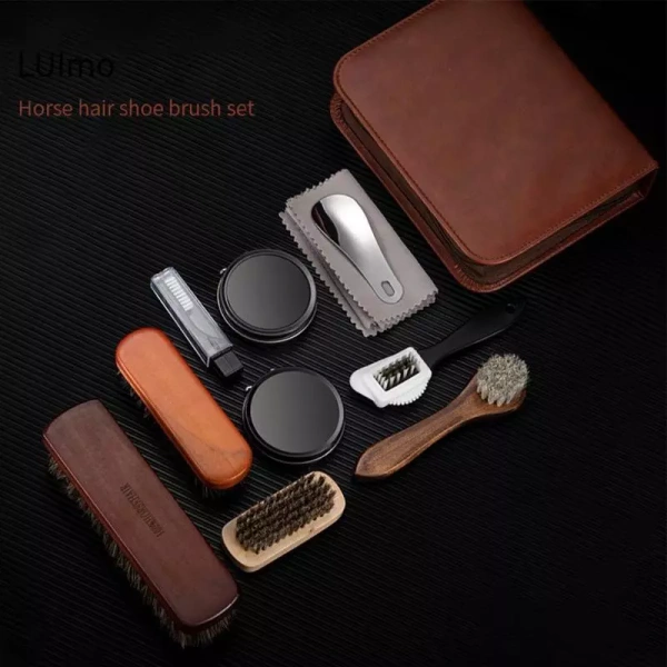 Mỗi loại bàn chải da đều được thiết kế để phục vụ một mục đích nhất định, từ việc loại bỏ bụi bề mặt đến việc chải sâu vào các nếp gấp. (Ảnh 3) Mỗi loại bàn chải da đều được thiết kế để phục vụ một mục đích nhất định, từ việc loại bỏ bụi bề mặt đến việc chải sâu vào các nếp gấp. (Ảnh 3)