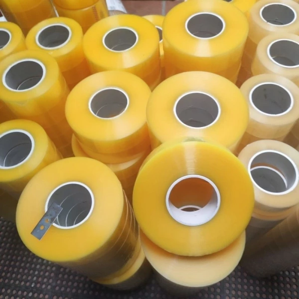 Thay vì tự ý dùng bất kỳ cuộn băng dính nào có sẵn, bạn nên chọn những loại được thiết kế đặc biệt cho giấy dày, bìa cứng hoặc các vật liệu có độ bám trung bình. (Ảnh 3)