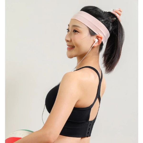 Băng thấm mồ hôi trong buổi yoga thường không giữ chặt như dự tính, gây bất ngờ cho người tập - Ảnh 1 Băng thấm mồ hôi trong buổi yoga thường không giữ chặt như dự tính, gây bất ngờ cho người tập - Ảnh 1