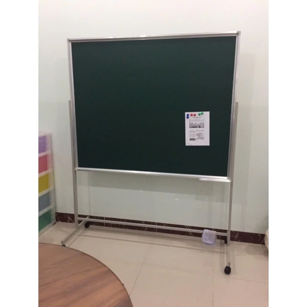Đối với các phụ huynh muốn tăng cường trải nghiệm học từ vựng, có thể in các tờ học và dán lên bảng, rồi yêu cầu trẻ viết lại từ mới, ghi chú nghĩa. (Ảnh 5)