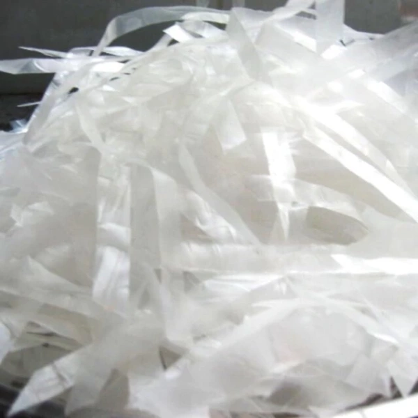 Bánh tráng cắt sẵn trong món trộn: độ giòn hứa hẹn nhưng nhanh tan khi hòa quyện với nước sốt - Ảnh 1