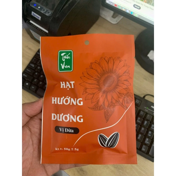 Bao bì mới của hạt hướng dương vị dừa khiến người tiêu dùng phải suy xét lại thói quen ăn vặt - Ảnh 1