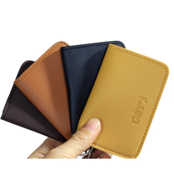 Đối với những người có thói quen sử dụng thẻ thường xuyên, việc mua thêm một lớp bảo vệ nhựa mỏng để bọc thẻ trước khi lắp vào ví có thể giảm ma sát, từ đó giảm khả năng trầy xước hoặc biến dạng thẻ. (Ảnh 5) Đối với những người có thói quen sử dụng thẻ thường xuyên, việc mua thêm một lớp bảo vệ nhựa mỏng để bọc thẻ trước khi lắp vào ví có thể giảm ma sát, từ đó giảm khả năng trầy xước hoặc biến dạng thẻ. (Ảnh 5)
