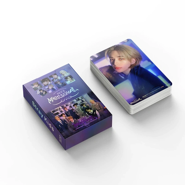 Không chỉ thẻ ảnh laser, người hâm mộ còn thường sưu tập áo thun, poster, photocard giấy dán, và các món đồ trang sức. (Ảnh 5) Không chỉ thẻ ảnh laser, người hâm mộ còn thường sưu tập áo thun, poster, photocard giấy dán, và các món đồ trang sức. (Ảnh 5)