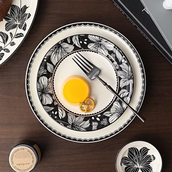 Những chiếc bát, đĩa gốm sứ họa tiết hổ báo thường được thiết kế với viền mỏng, tạo cảm giác nhẹ nhàng và tinh tế. (Ảnh 2)