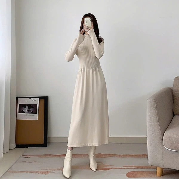 Khi kết hợp những yếu tố trên, váy bầu dài tay không còn là “đồ dùng chỉ cho thai kỳ” mà trở thành một phần của tủ đồ công sở “một món đồ đa năng”. (Ảnh 2)