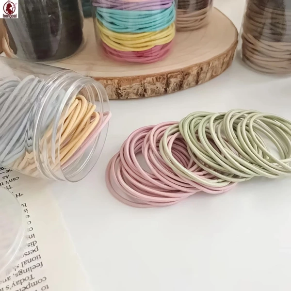 Bất ngờ khi dây buộc tóc mềm mại không làm hỏng tóc xoăn dày - Ảnh 1