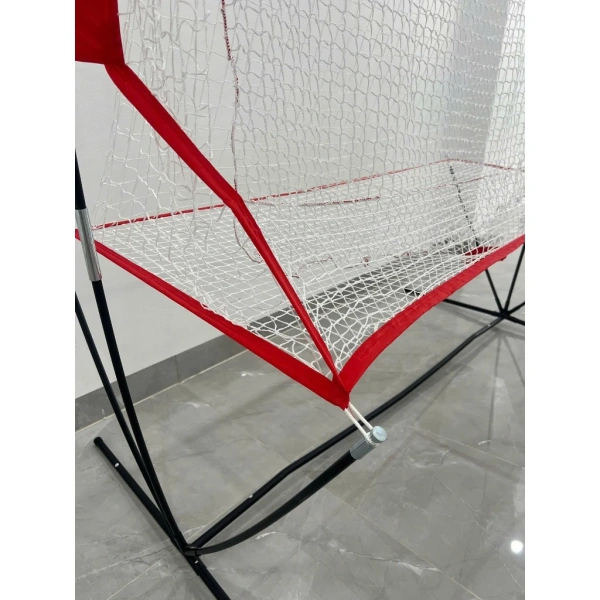 Bất ngờ khi lưới gấp gọn cho phép tập luyện linh hoạt, nhưng việc lắp ráp lại sau mưa thường khiến người mới bối rối - Ảnh 5