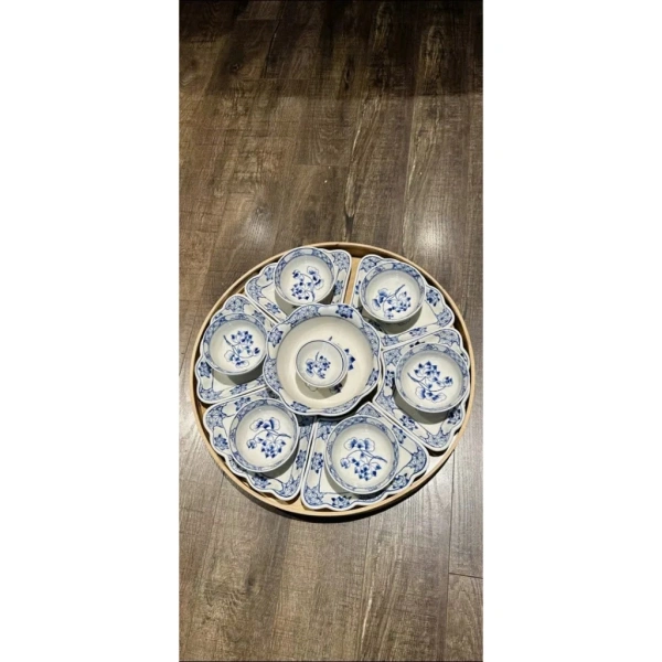 Sản phẩm Mâm Gỗ Tre Tròn Cao Cấp – Mâm Đựng Bộ Bát Đĩa Thắp Hương, Cúng Gia Tiên được thiết kế để đáp ứng nhu cầu vừa thẩm mỹ, vừa bền bỉ trong các nghi lễ quan trọng. (Ảnh 4)